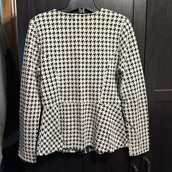 Seduction zipper up long sleeve top, size M, black and white. - Picture 3 of 3